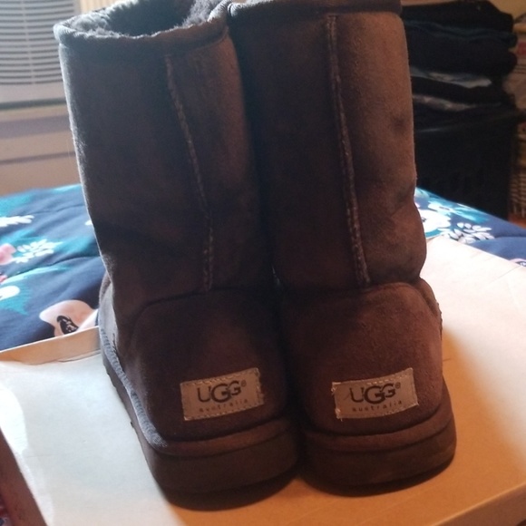Chocolate brown Uggs - Picture 2 of 4